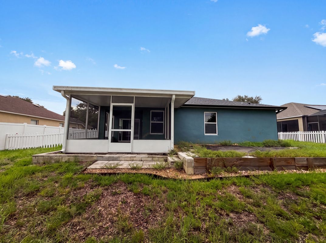 Photo 5 of 24 of 12902 Scout Ct, Grand Island, FL