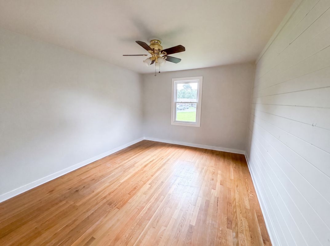 Photo 4 of 16 of 1016 Forestview Dr, Colonial Heights, VA