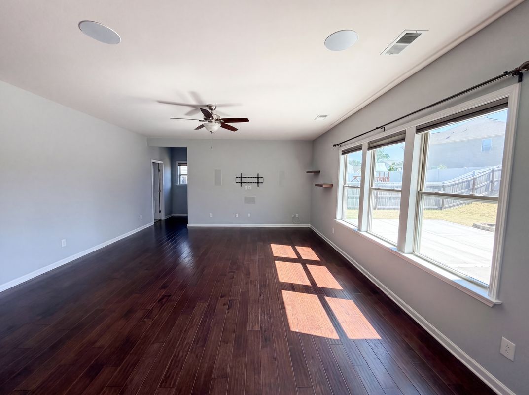 Photo 3 of 23 of 1305 Ivey Grove Ct, Fuquay Varina, NC