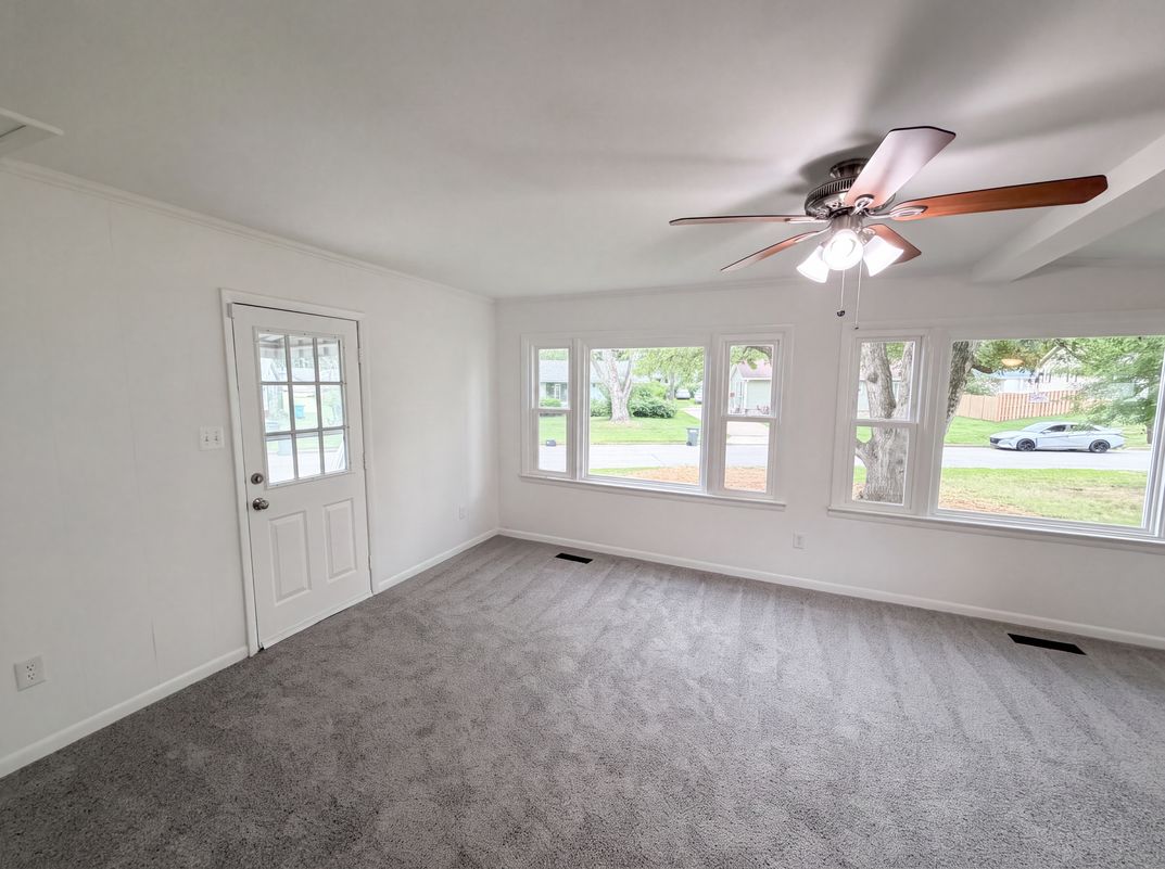 Photo 8 of 32 of 13512 Fitzhugh Ln, Woodbridge, VA