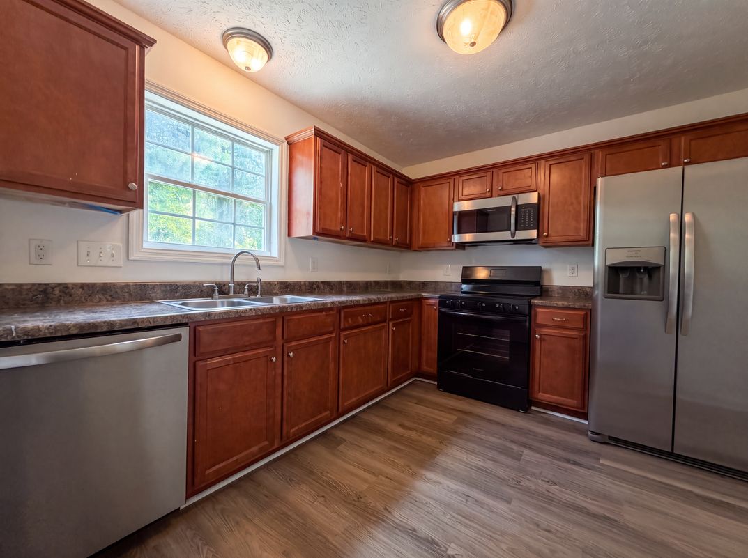 Photo 7 of 17 of 505 Old Warden Way, Hope Mills, NC