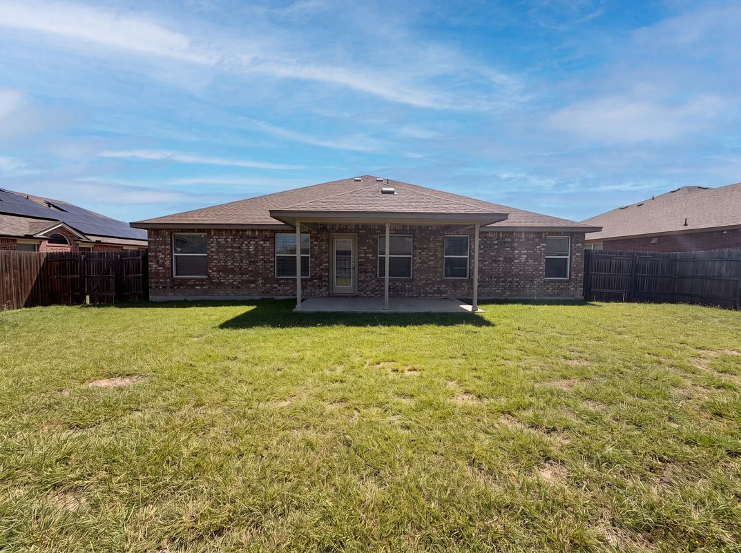Photo 5 of 18 of 9301 Cricket Dr, Killeen, TX