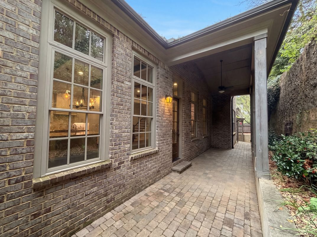 Photo 5 of 38 of 1803 Kent Ave, Dunwoody, GA