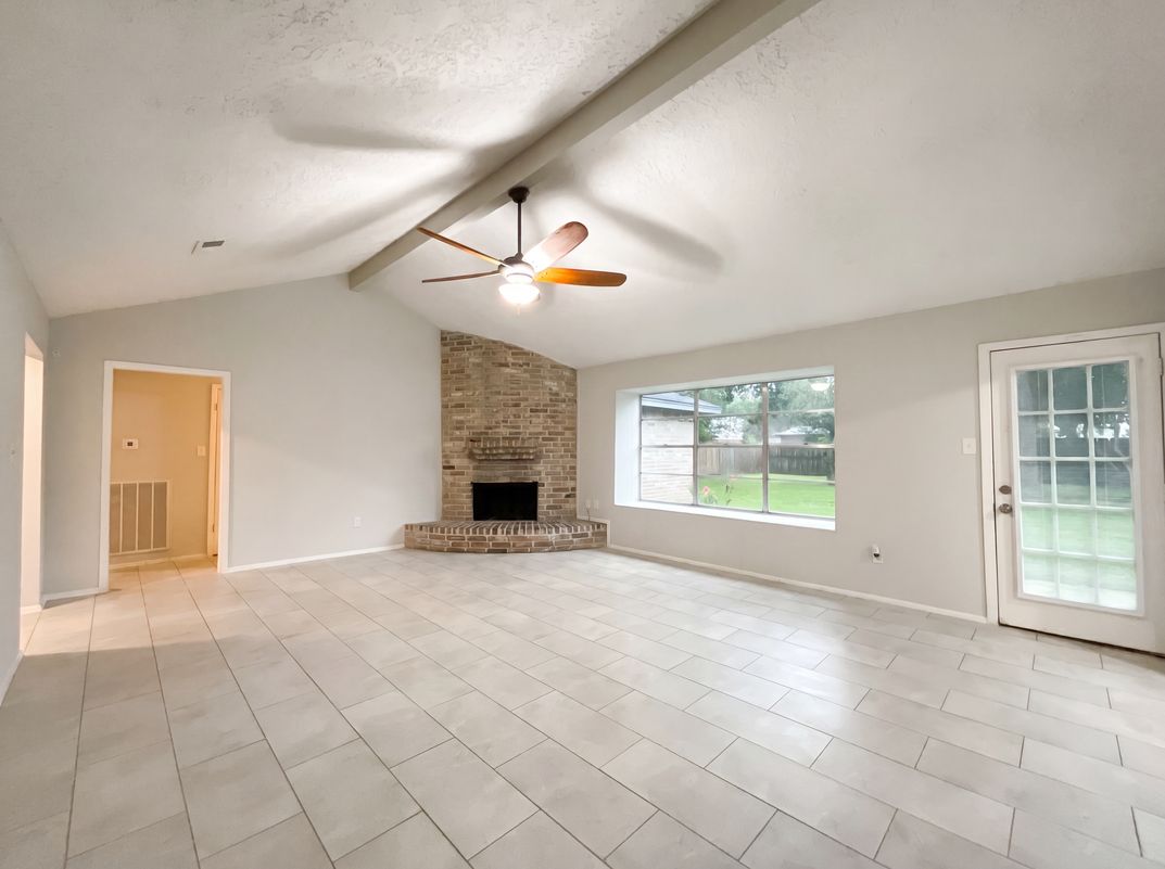 Photo 3 of 16 of 23110 Pennsgrove Rd, Spring, TX