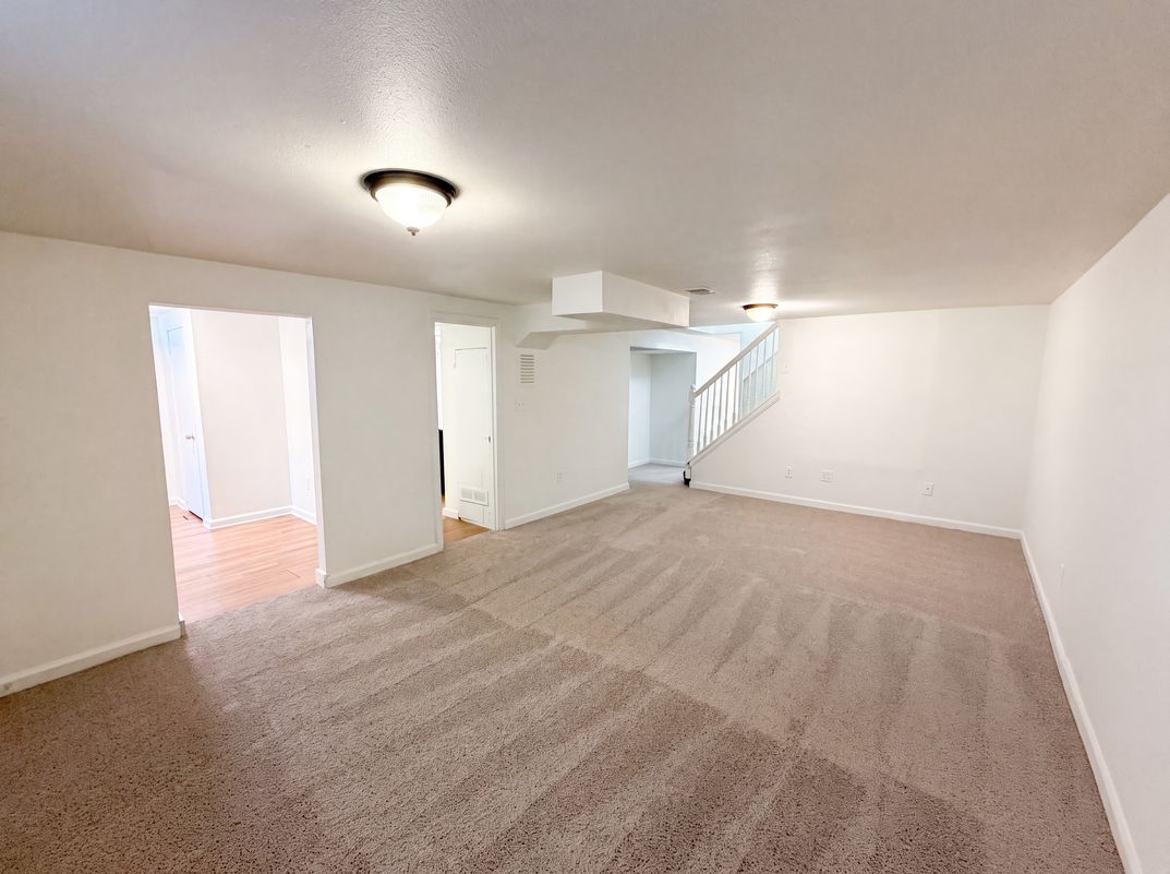 Photo 17 of 23 of 9190 Cypress Dr, Thornton, CO