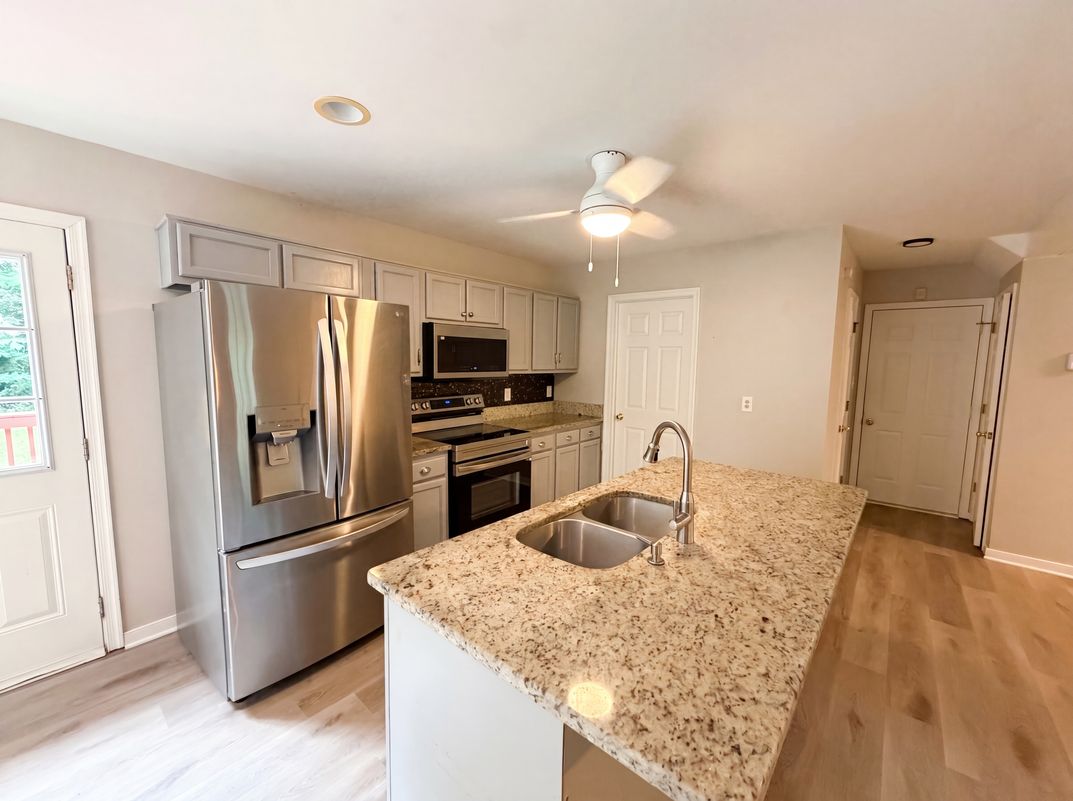 Photo 2 of 19 of 2566 Brookforest Ct, Midlothian, VA