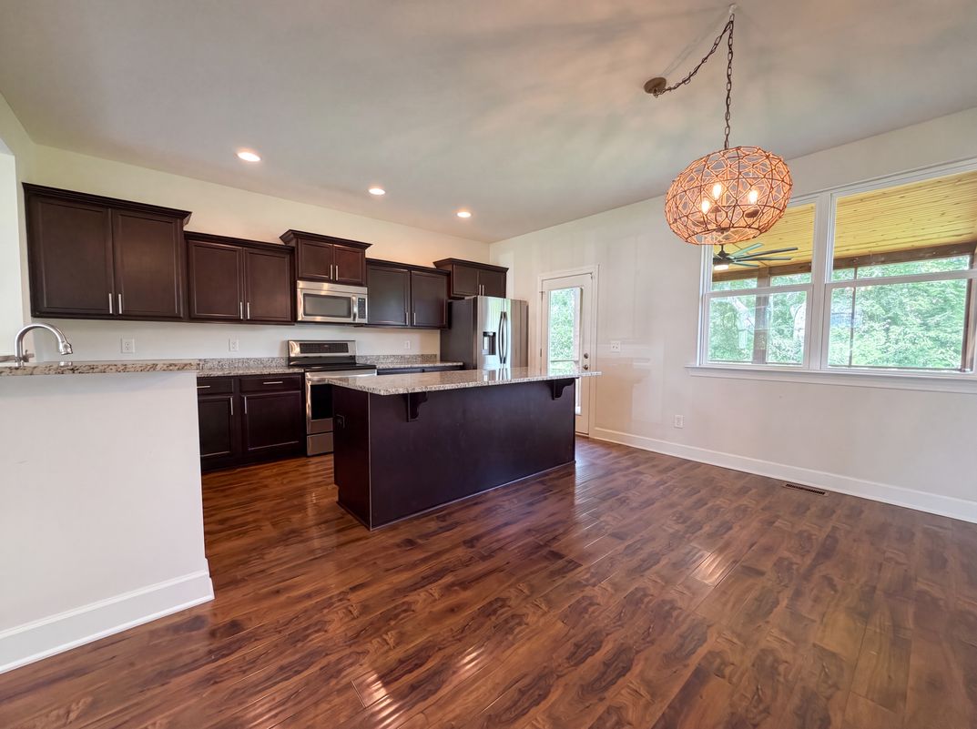 Photo 6 of 17 of 2520 Val Marie Dr, Madison, TN
