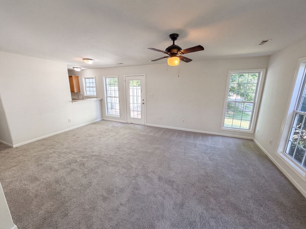 Photo 5 of 21 of 9514 Littleleaf Dr, Charlotte, NC