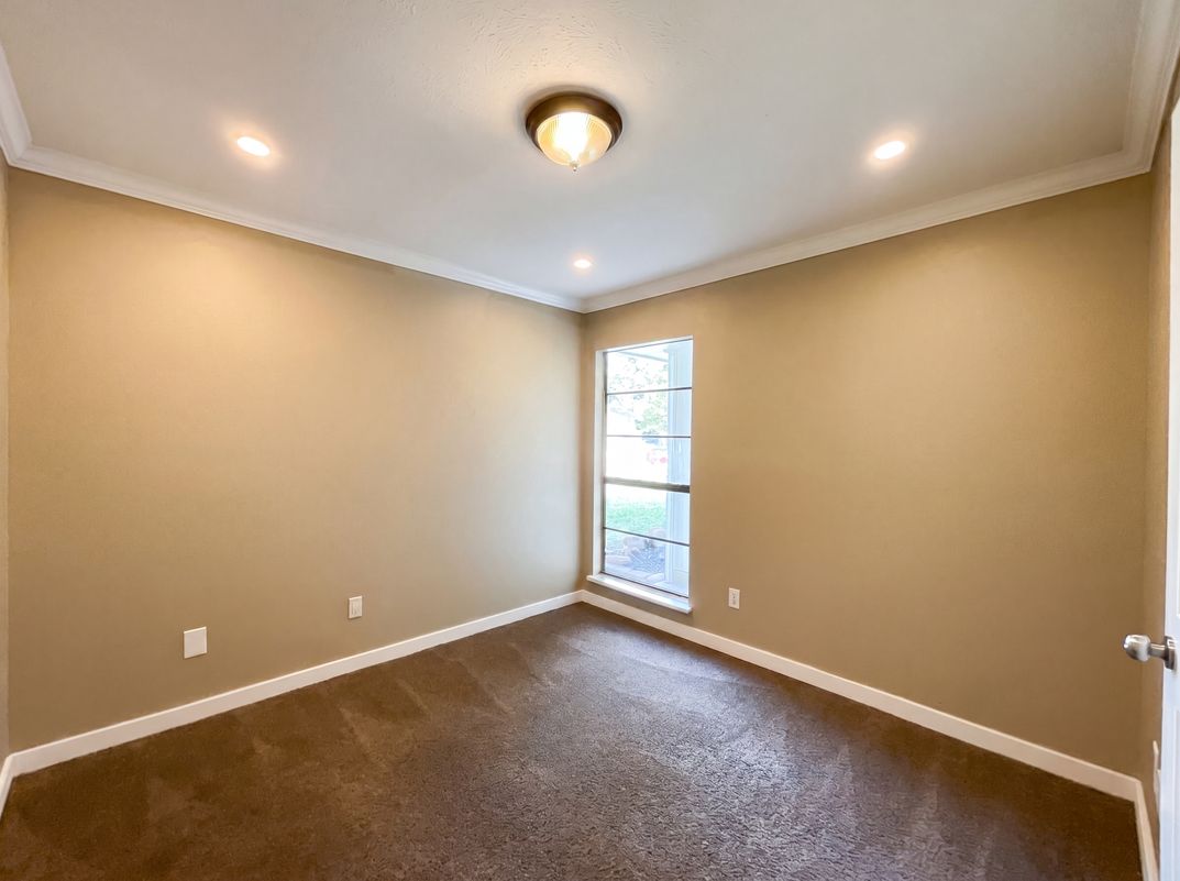 Photo 4 of 16 of 22831 Millgate Dr, Spring, TX