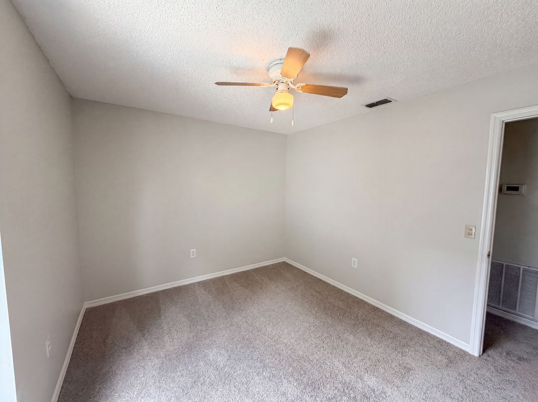 Photo 11 of 20 of 114 Pamala Ct, Sanford, FL