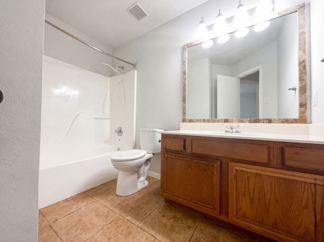 Photo 13 of 19 of 1405 Turtle Cove Dr, Little Elm, TX