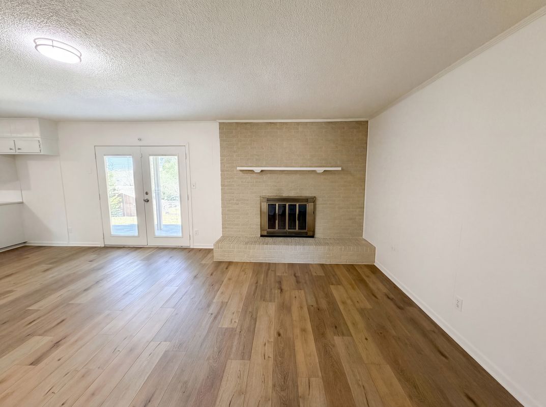 Photo 3 of 16 of 607 State St, Weatherford, TX
