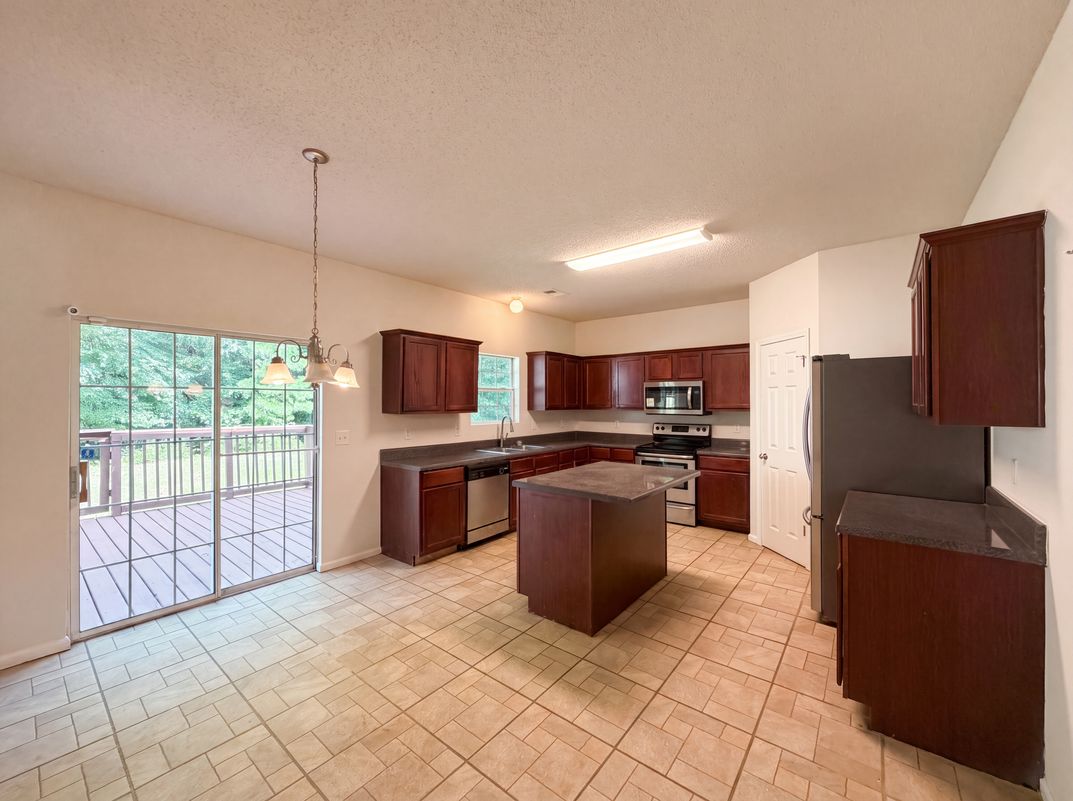 Photo 12 of 29 of 6257 Polar Fox Ct, Riverdale, GA