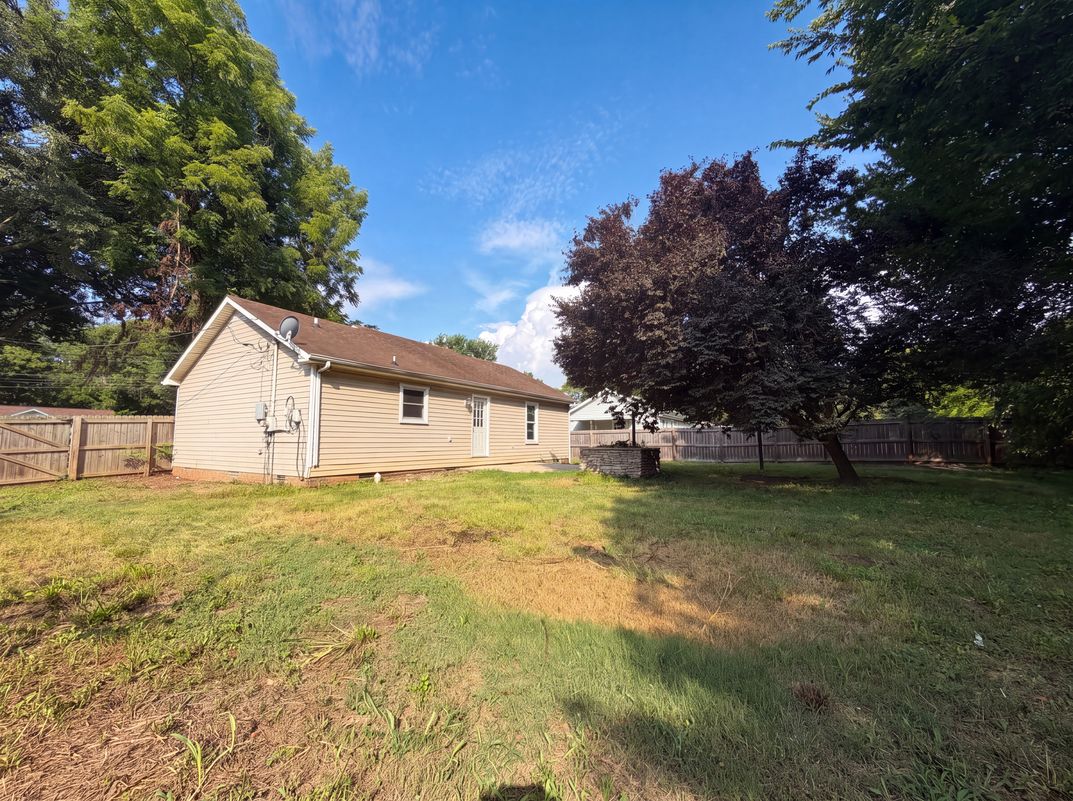 Photo 5 of 17 of 225 Tobacco Rd, Clarksville, TN