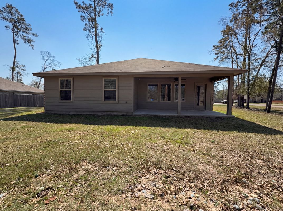 Photo 7 of 16 of 2522 S Colosseum Ct, New Caney, TX
