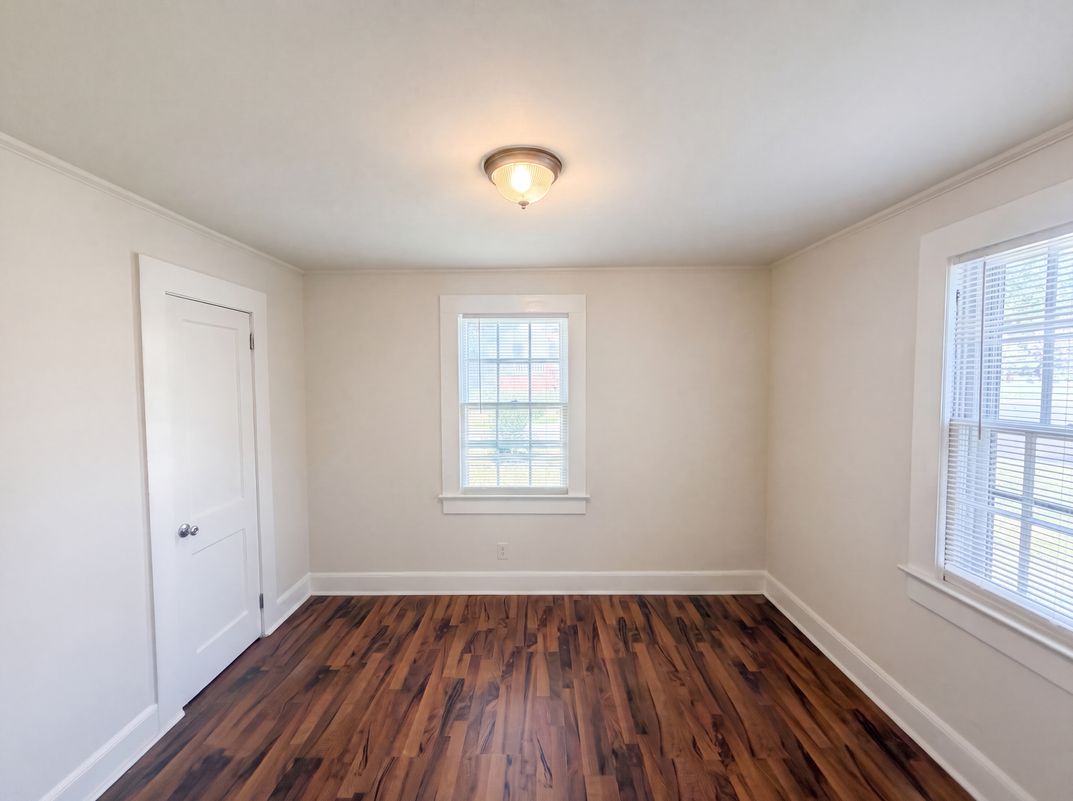 Photo 6 of 15 of 920 Elm St, Burlington, NC