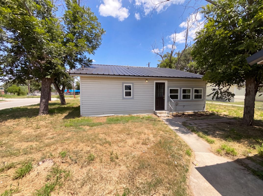 Photo 15 of 17 of 725 Kelly St, Poteet, TX