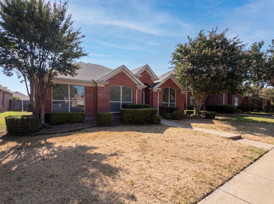 Photo 21 of 26 of 7008 Chateau Dr, Frisco, TX