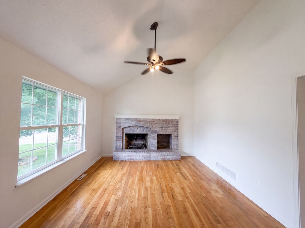 Photo 3 of 15 of 1706 N Lazy Branch Rd, Independence, MO