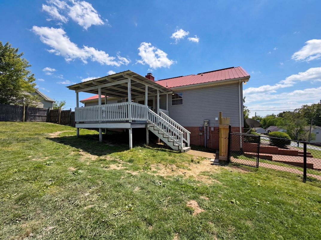Photo 13 of 15 of 1037 Shadowbrook Dr, Greenbrier, TN