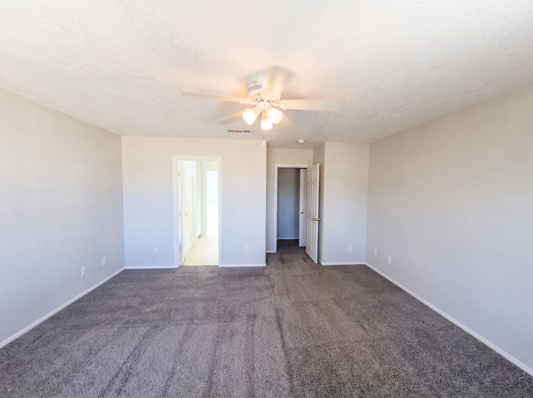 Photo 4 of 22 of 9712 Nipa Ave, California City, CA