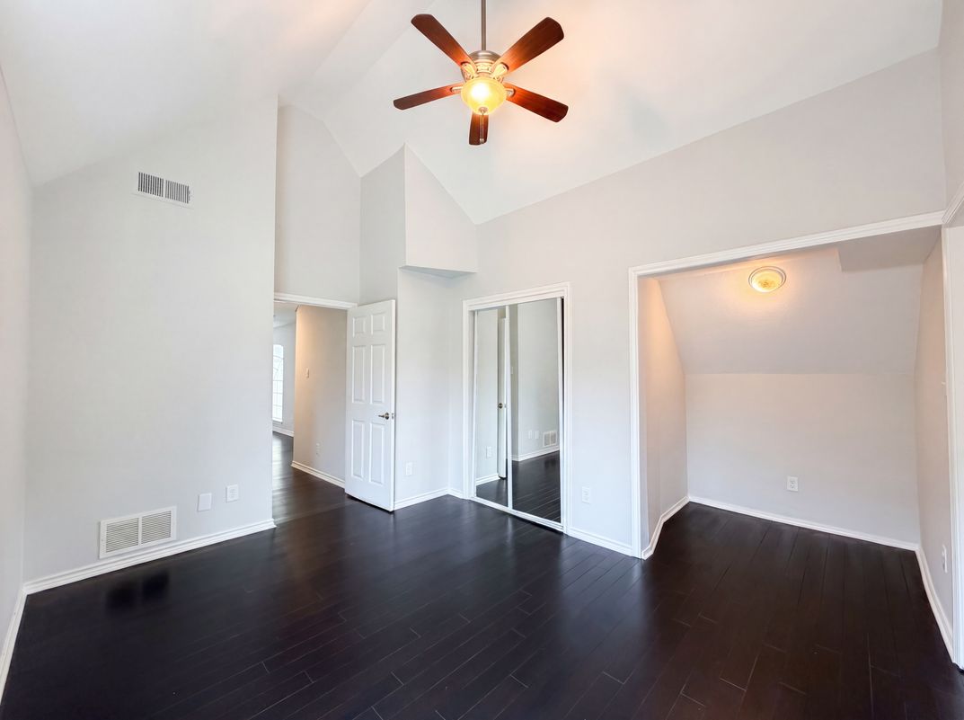 Photo 19 of 27 of 7707 Windmere Ct, Irving, TX