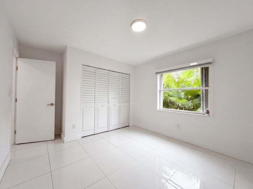 Photo 18 of 25 of 16571 SW 145th Ave, Miami, FL