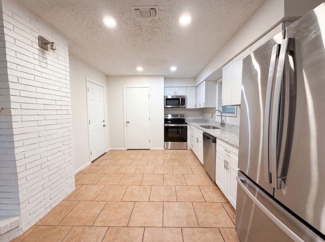 Photo 7 of 18 of 437 Denison Dr, Pottsboro, TX