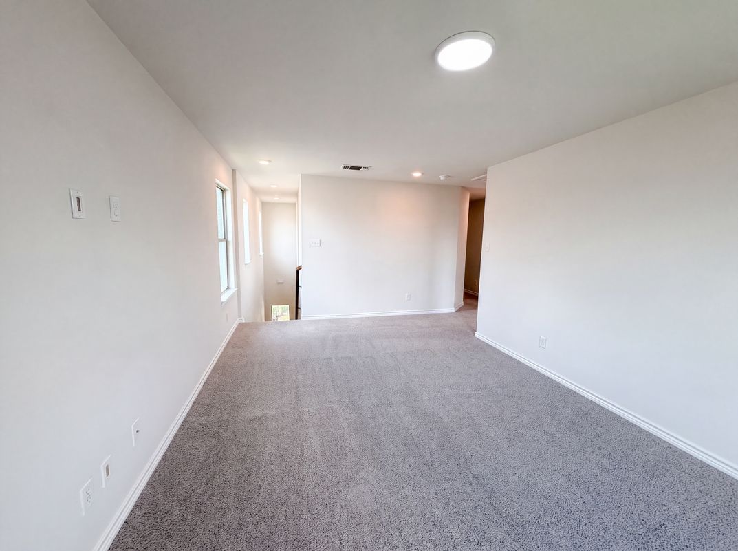 Photo 15 of 21 of 2100 Brandywine Dr, New Braunfels, TX