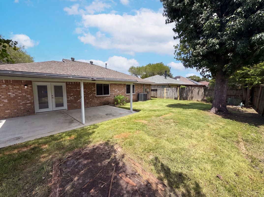 Photo 5 of 20 of 318 Floravista Dr, Webster, TX