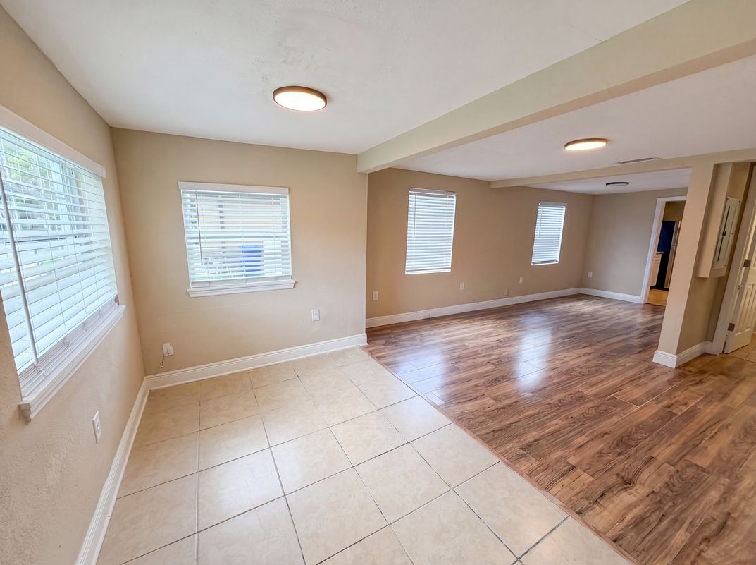 Photo 3 of 23 of 1506 W 16th St, Sanford, FL