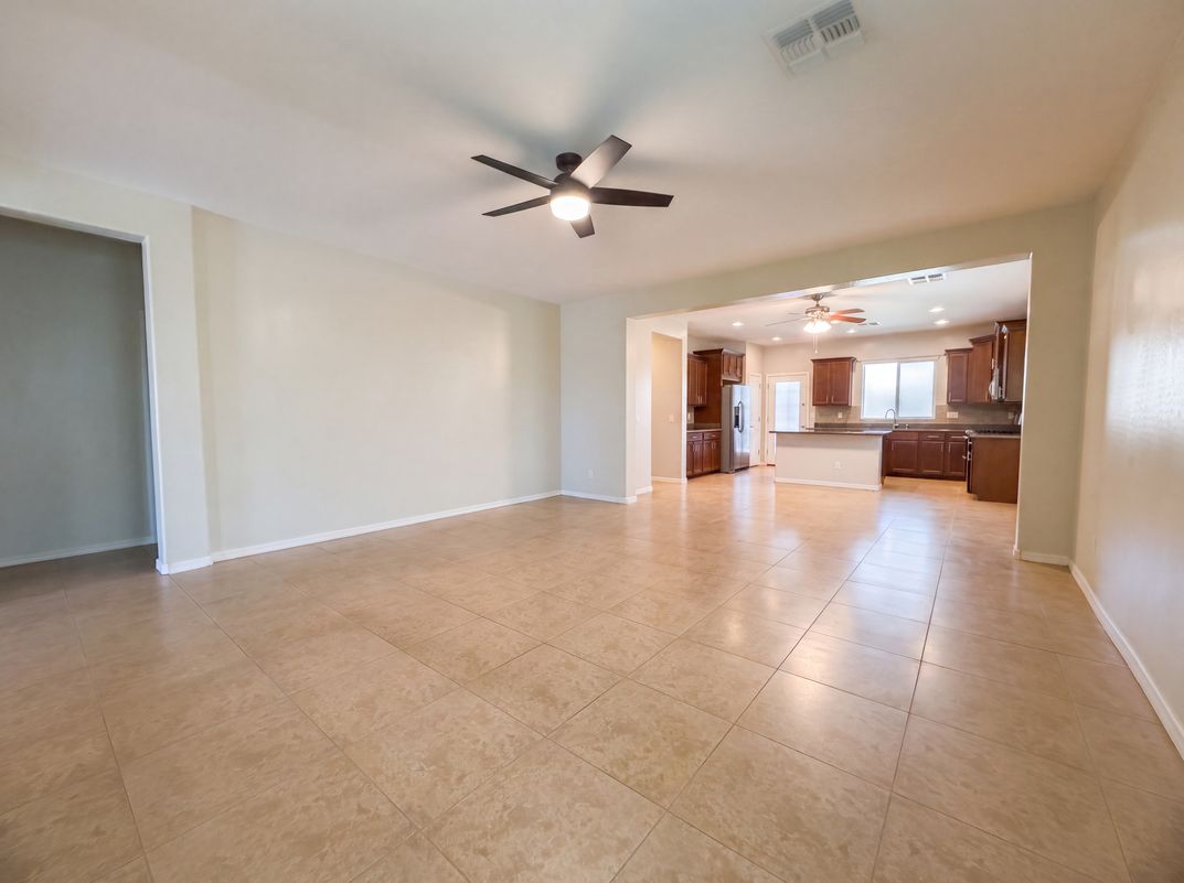 Photo 7 of 18 of 875 W Ayrshire Trl, San Tan Valley, AZ