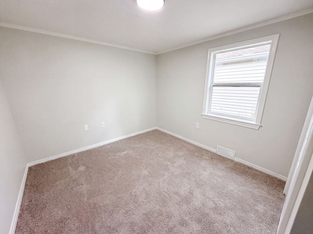 Photo 11 of 22 of 30406 Everett St, Southfield, MI