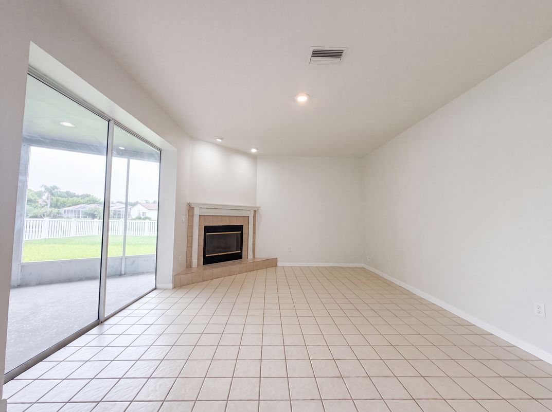 Photo 11 of 28 of 12919 Prestwick Dr, Riverview, FL