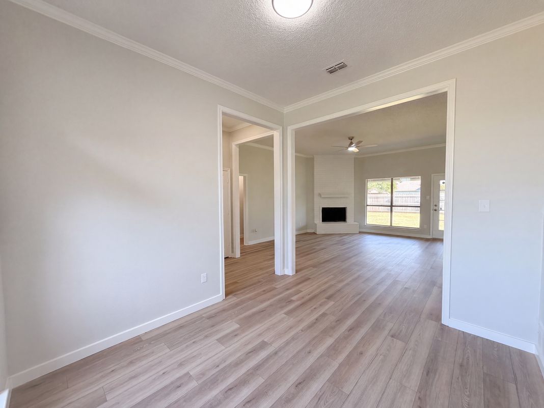 Photo 10 of 27 of 6037 Sundown Dr, Watauga, TX