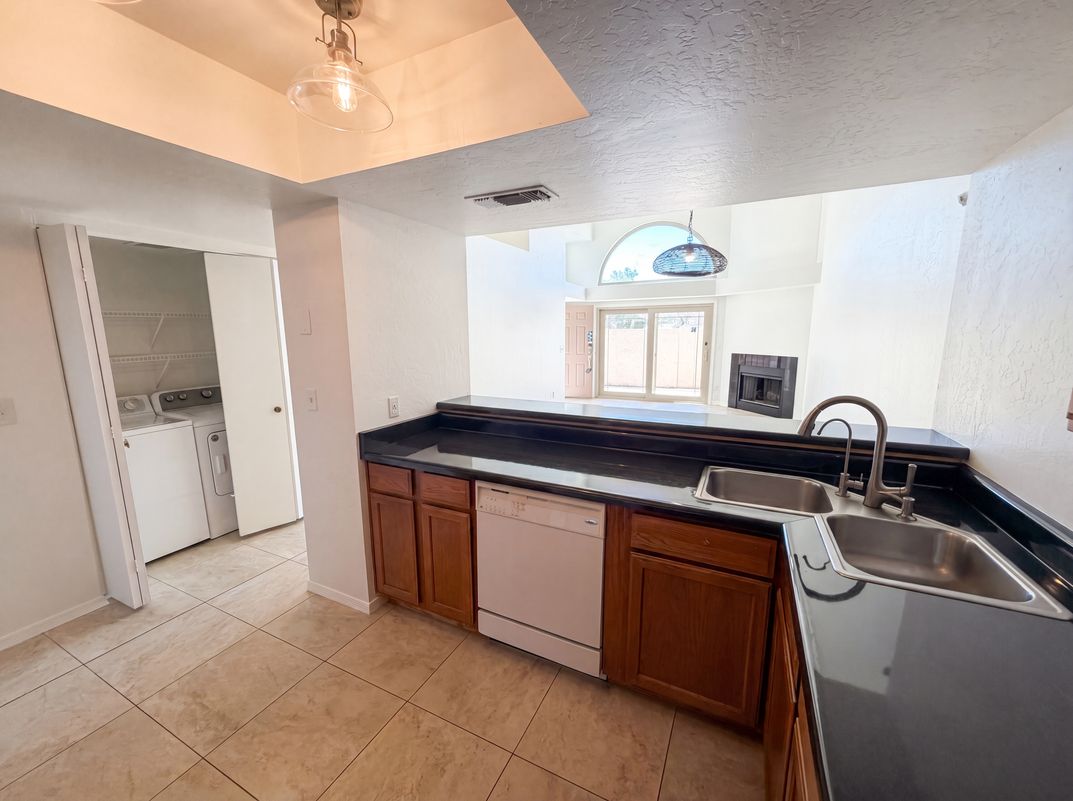Photo 7 of 19 of 1111 W Summit Pl, Chandler, AZ