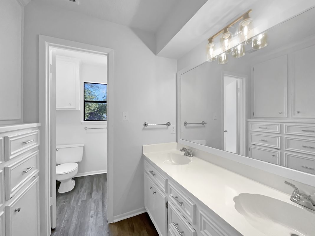 Photo 7 of 24 of 11307 Wickersham Ln, Houston, TX