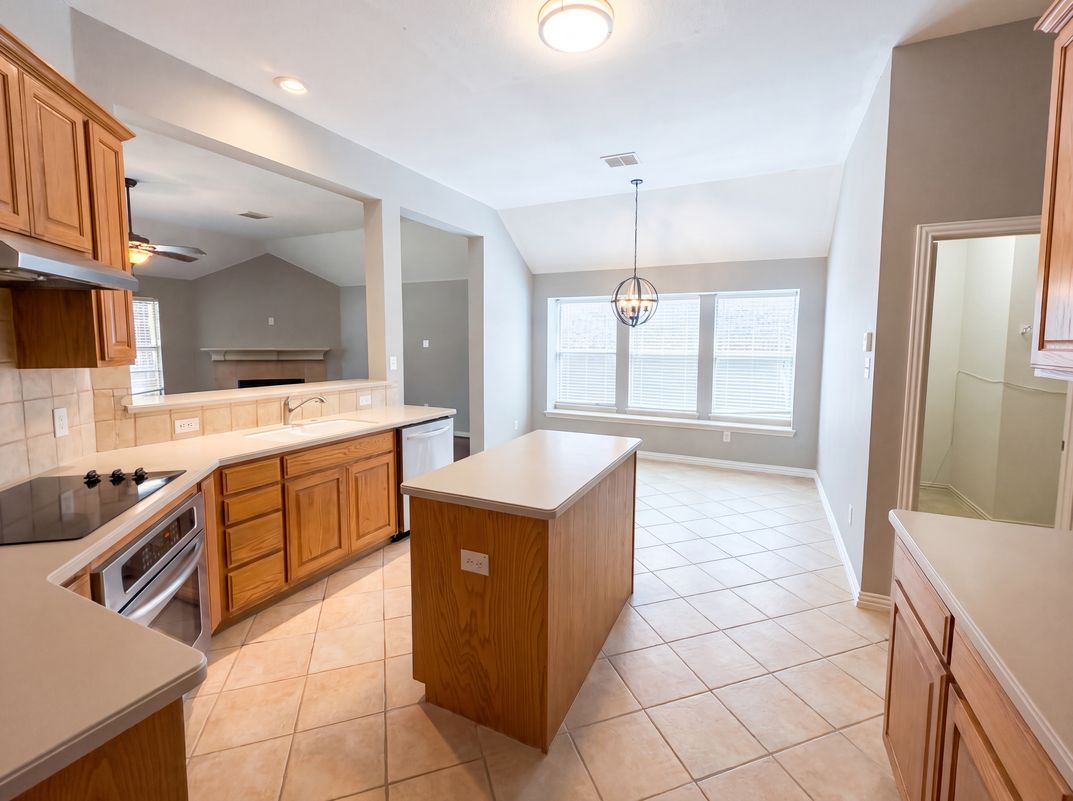 Photo 8 of 20 of 2601 Whispering Trl, Little Elm, TX