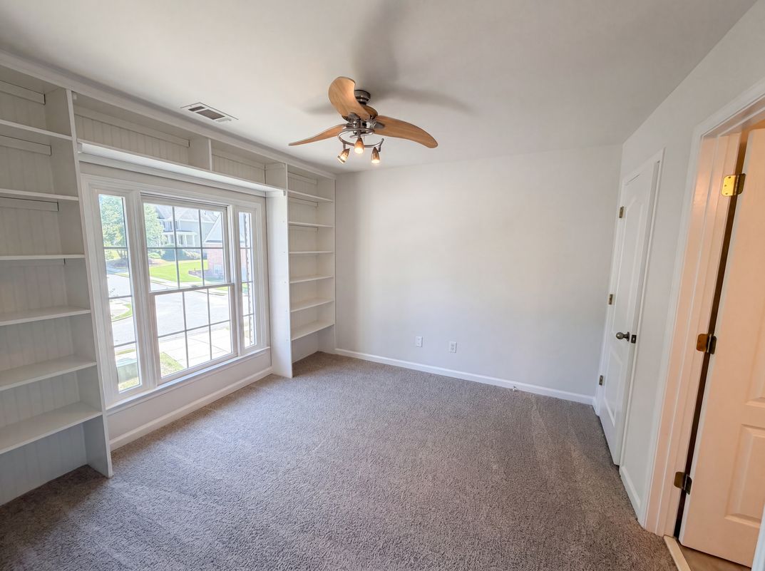 Photo 13 of 23 of 861 Windsor Creek Dr, Grayson, GA