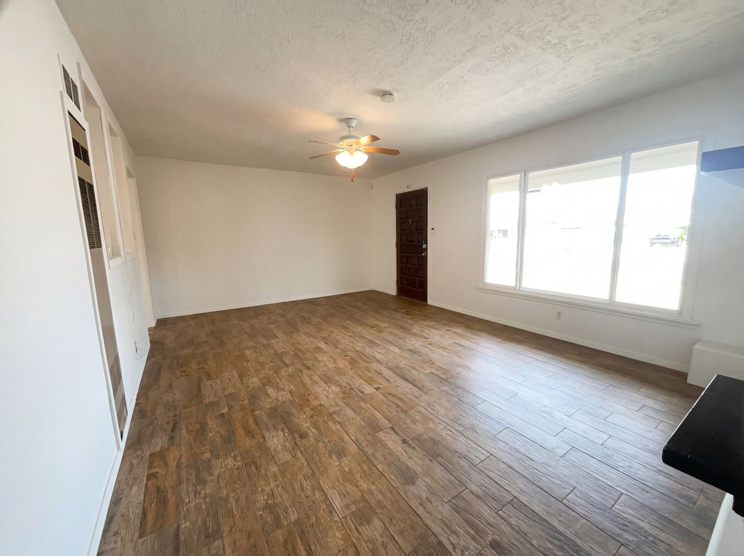 Property photo 3 of 8112 Princess Jeanne Ave NE