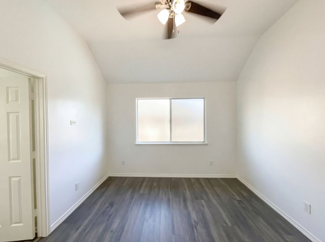 Photo 8 of 24 of 2406 Manchester Dr, Carrollton, TX