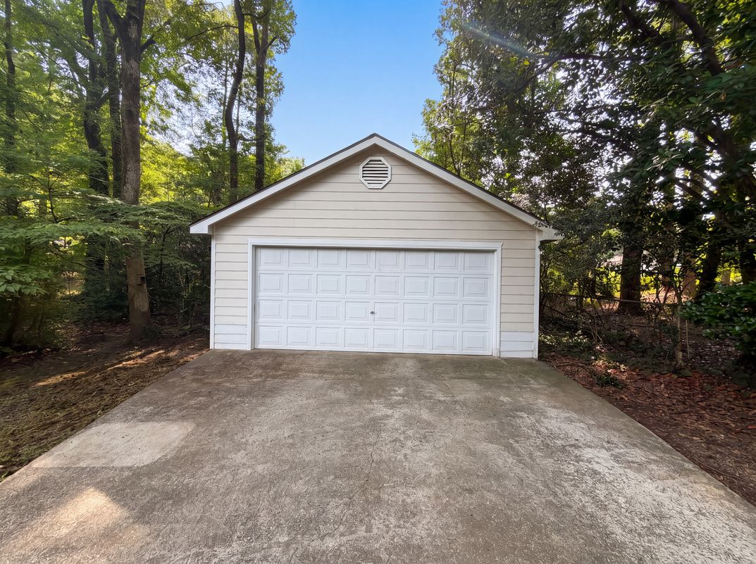 Photo 14 of 19 of 917 Hillview Dr, Cary, NC