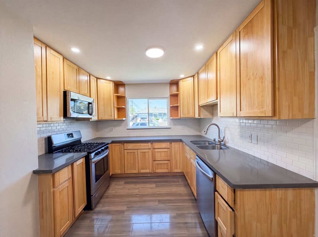 Property photo 2 of 1854 Utah St