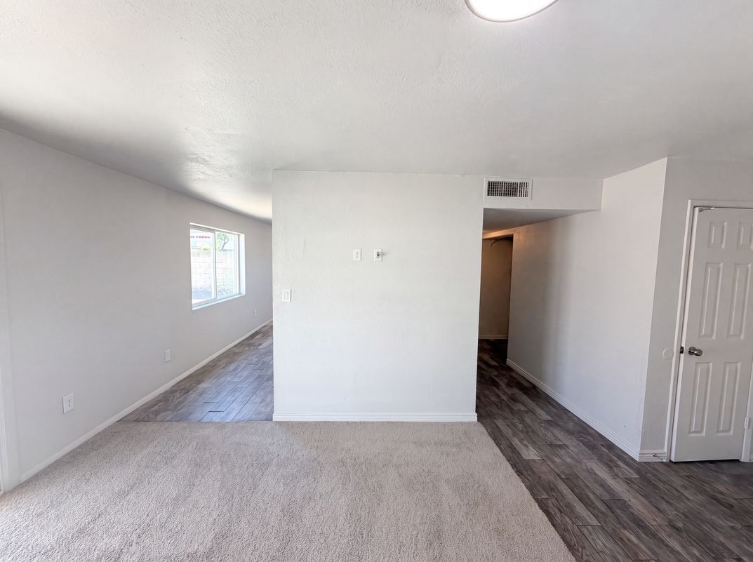 Photo 8 of 25 of 5908 W Calavar Rd, Glendale, AZ