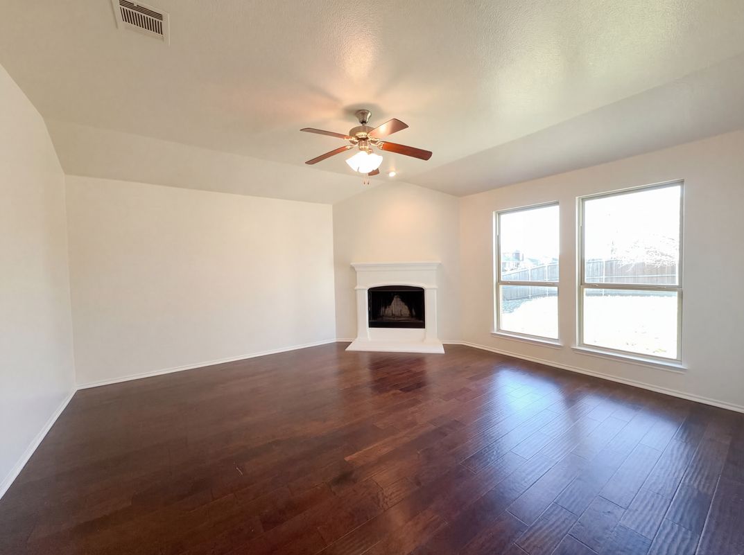 Photo 3 of 17 of 5591 Coventry Dr, Prosper, TX
