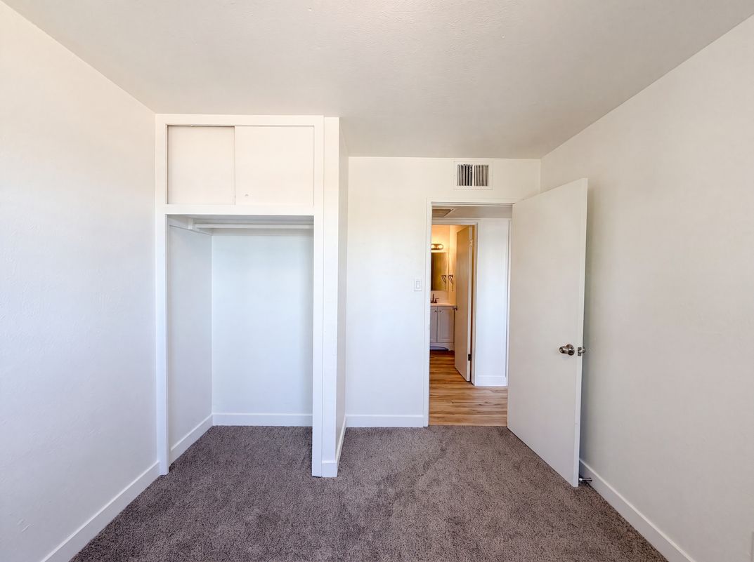 Photo 14 of 21 of 3132 W Bethany Home Rd, Phoenix, AZ