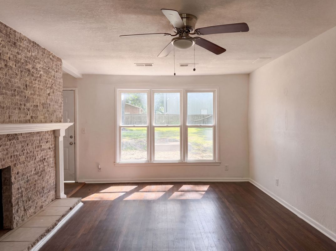 Photo 3 of 16 of 1825 NE Bren Mar Rd, Lees Summit, MO