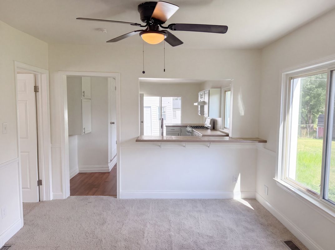Photo 14 of 17 of 21420 Jefferson St, Farmington Hills, MI