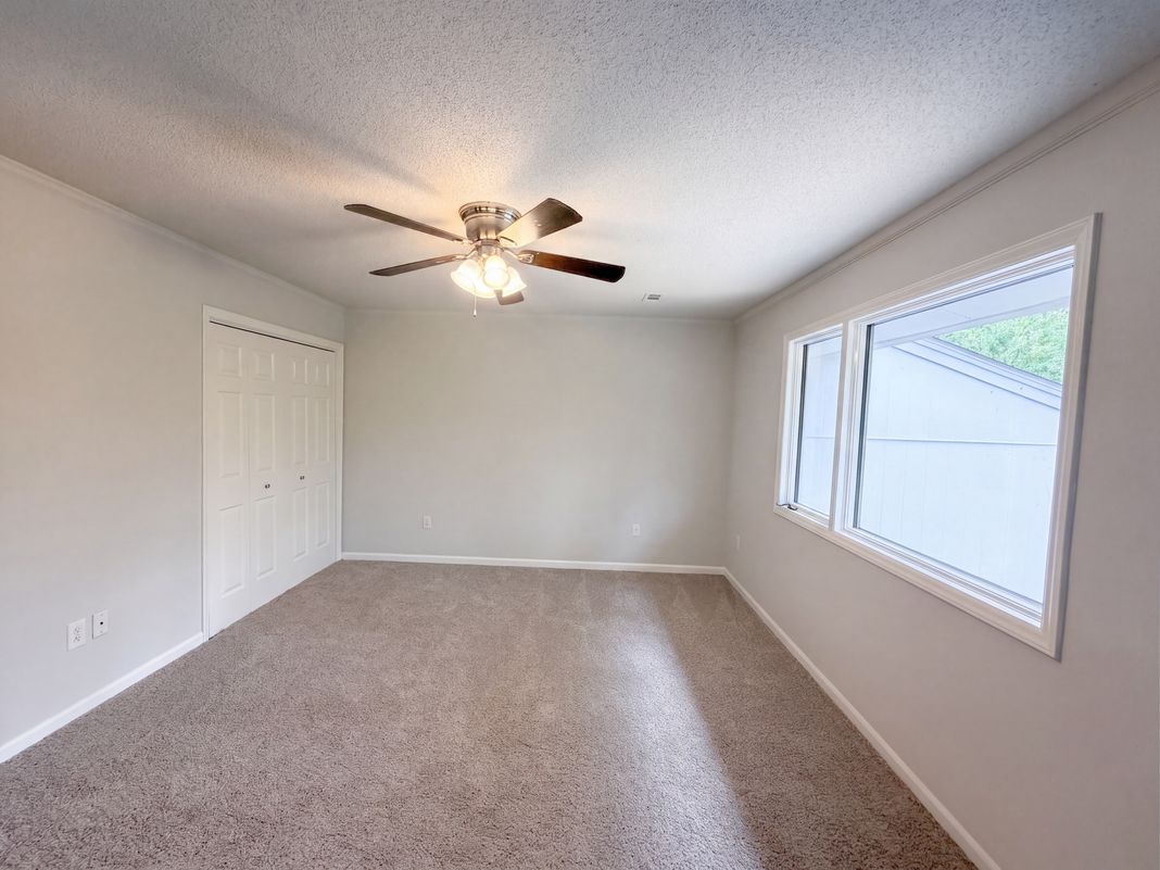 Photo 7 of 16 of 4305 Kaplan Dr, Raleigh, NC