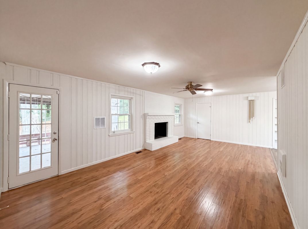 Photo 11 of 24 of 210 Pinewood Ln, Stockbridge, GA